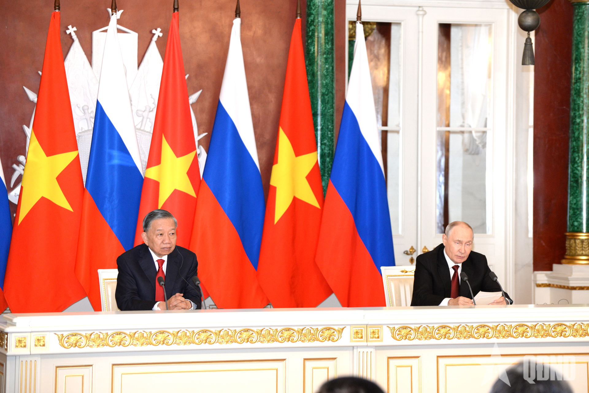 Tổng Bí thư, Chủ tịch nước Tô Lâm và Tổng thống Vladimir Putin phát biểu với báo chí