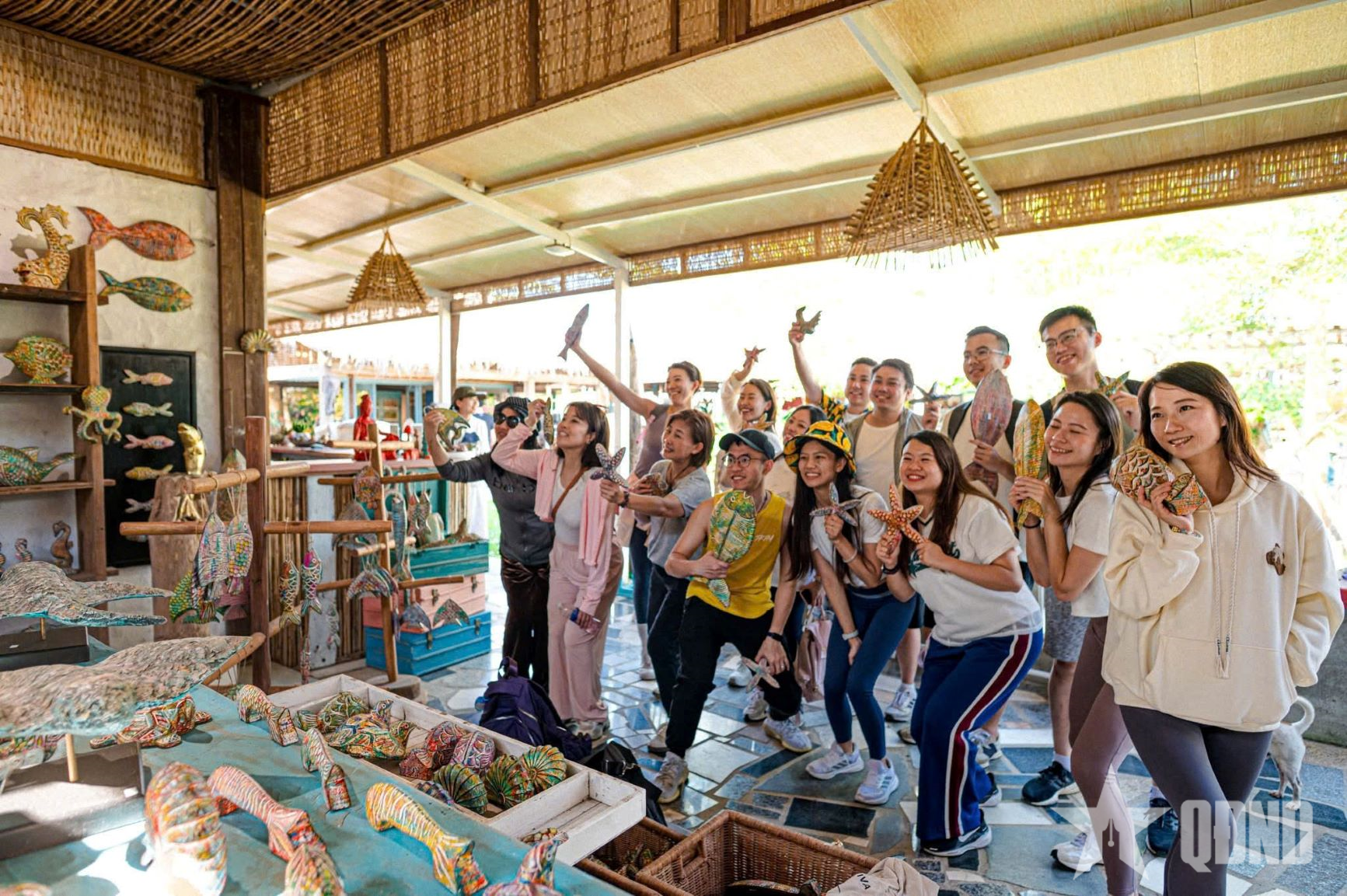 Không gian sáng tạo từ củi lũ