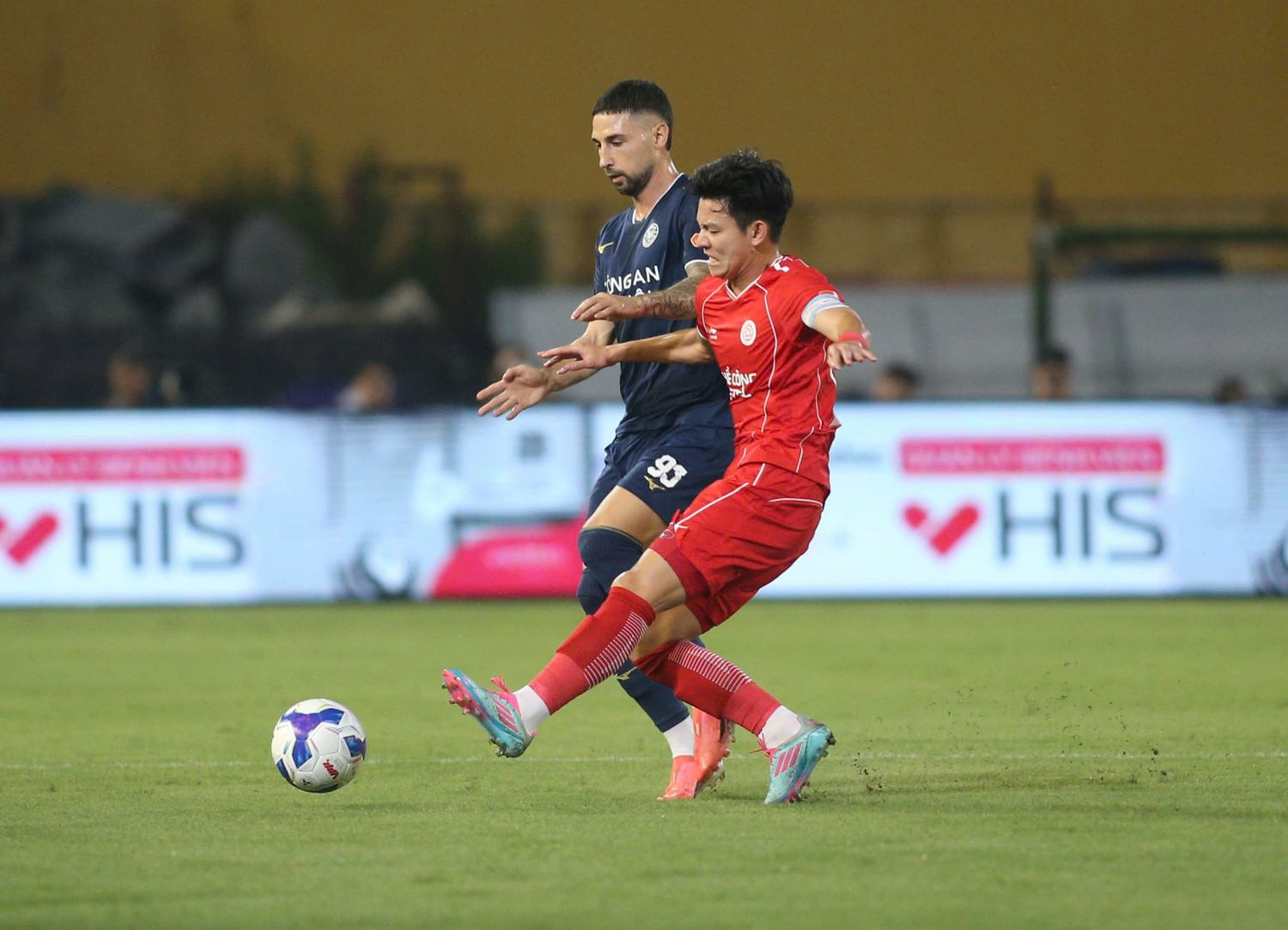 Vòng 2 V-League 2026-2027: Công an Hà Nội FC thắng trong thế thiếu người

