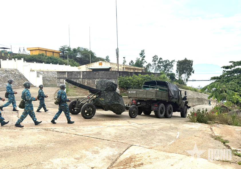 Rèn quân trên thao trường dã ngoại