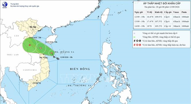 Áp thấp nhiệt đới di chuyển trên vùng biển Quảng Trị - TP Đà Nẵng