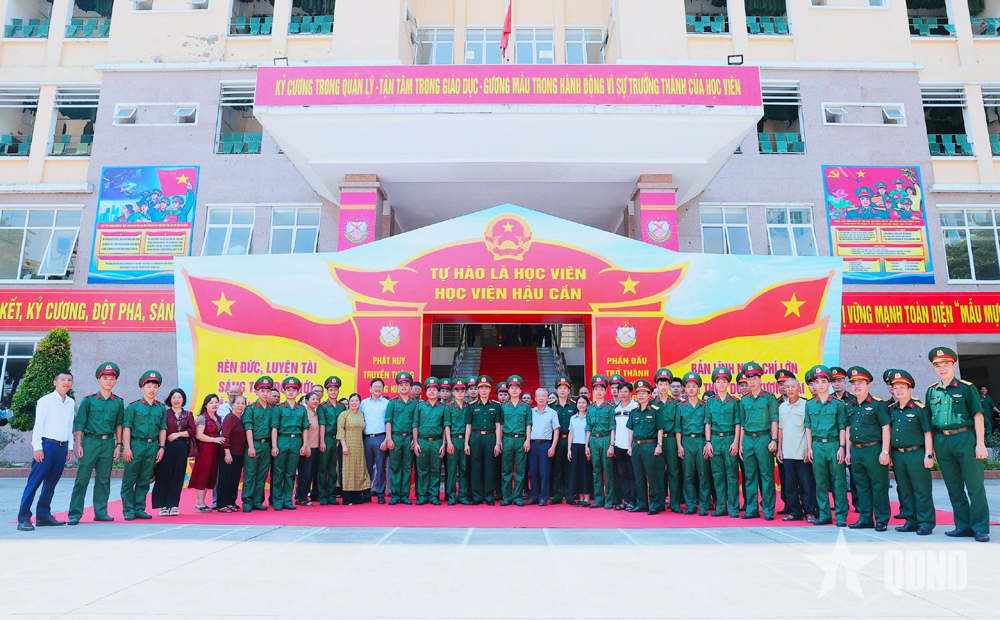 Chăm lo học viên ngày đầu nhập học