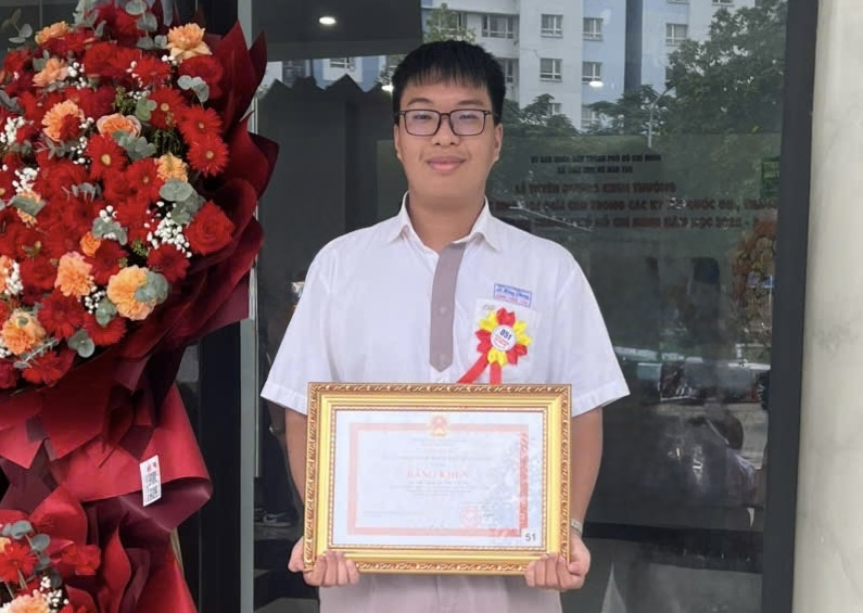 Thủ khoa B00 và lựa chọn khác biệt