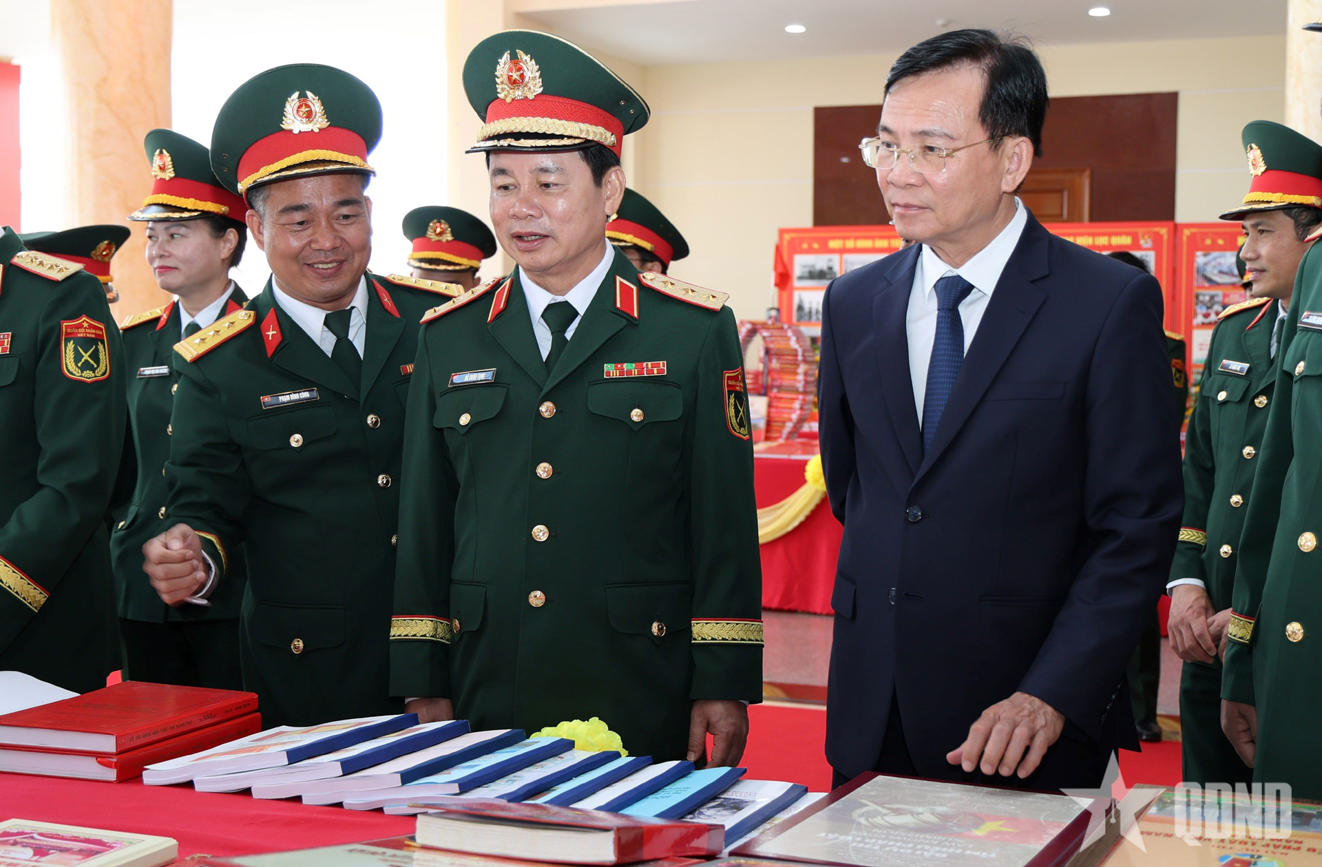 Tôn vinh, trọng dụng, bồi đắp và phát huy đội ngũ trí thức tiêu biểu trong Quân đội