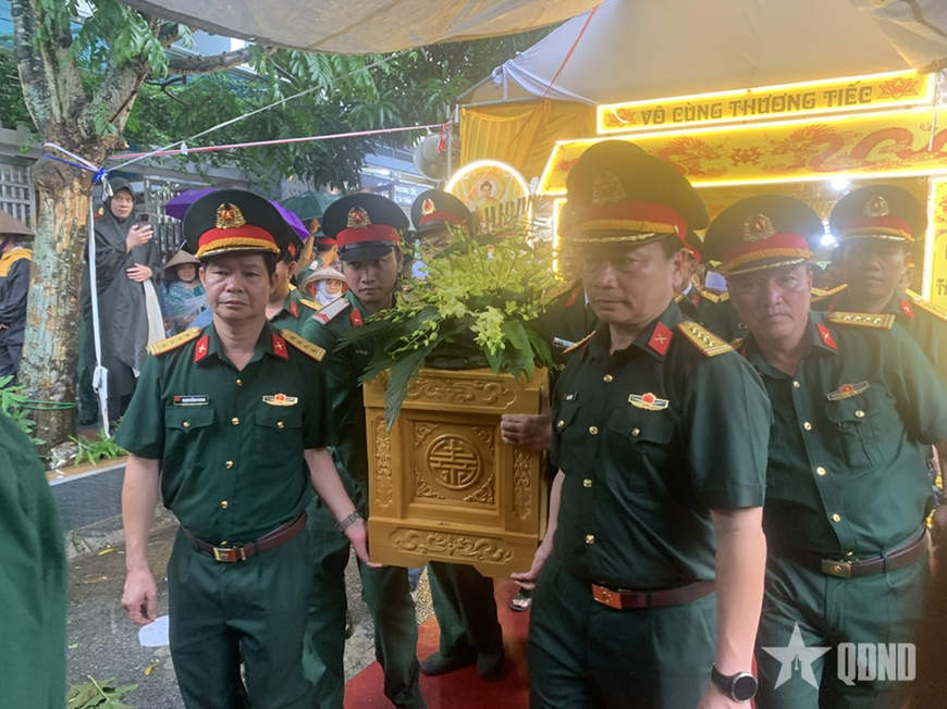 Người dân, đồng đội xúc động đưa tiễn người quân nhân dũng cảm, giàu lòng nhân ái - đồng chí Trung tá Trần Văn Tùng