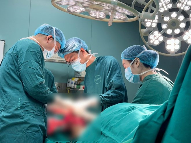 Chườm nóng vì tê chân, người đàn ông suýt phải cắt cụt hai bàn chân