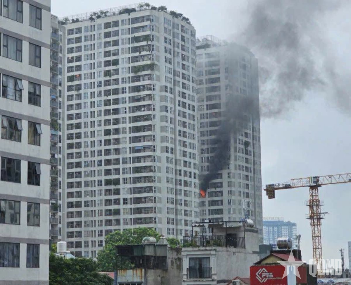 Hà Nội: Cháy chung cư ở số 90 đường Nguyễn Tuân
