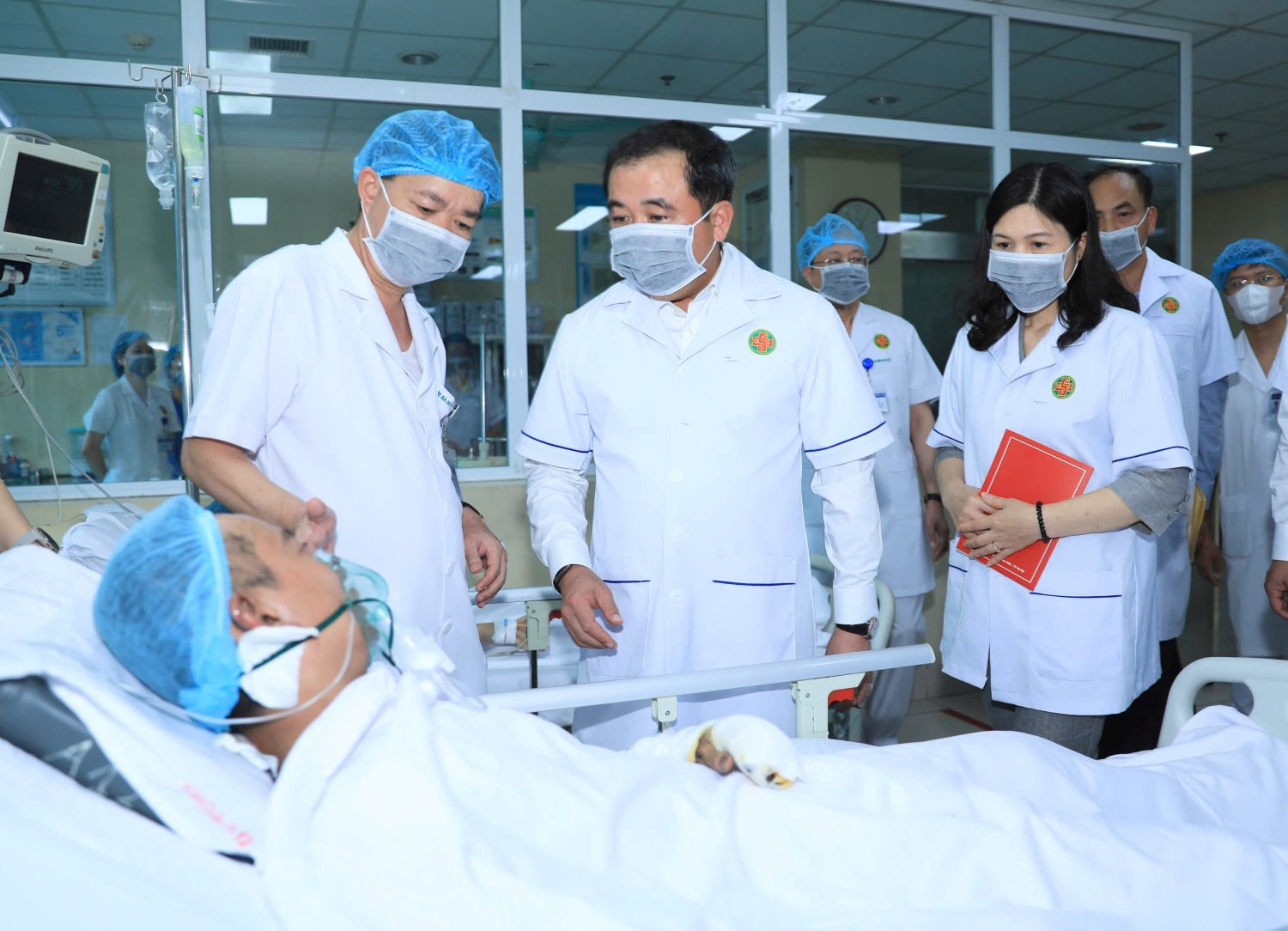 Bí thư Thành ủy Hà Nội thăm hỏi, động viên các nạn nhân vụ cháy tại phường Tây Hồ
