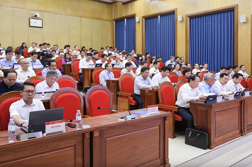 Thủ tướng L&ecirc; Minh Hưng trao đổi Chuy&ecirc;n đề về n&acirc;ng cao năng lực điều h&agrave;nh của Ch&iacute;nh phủ