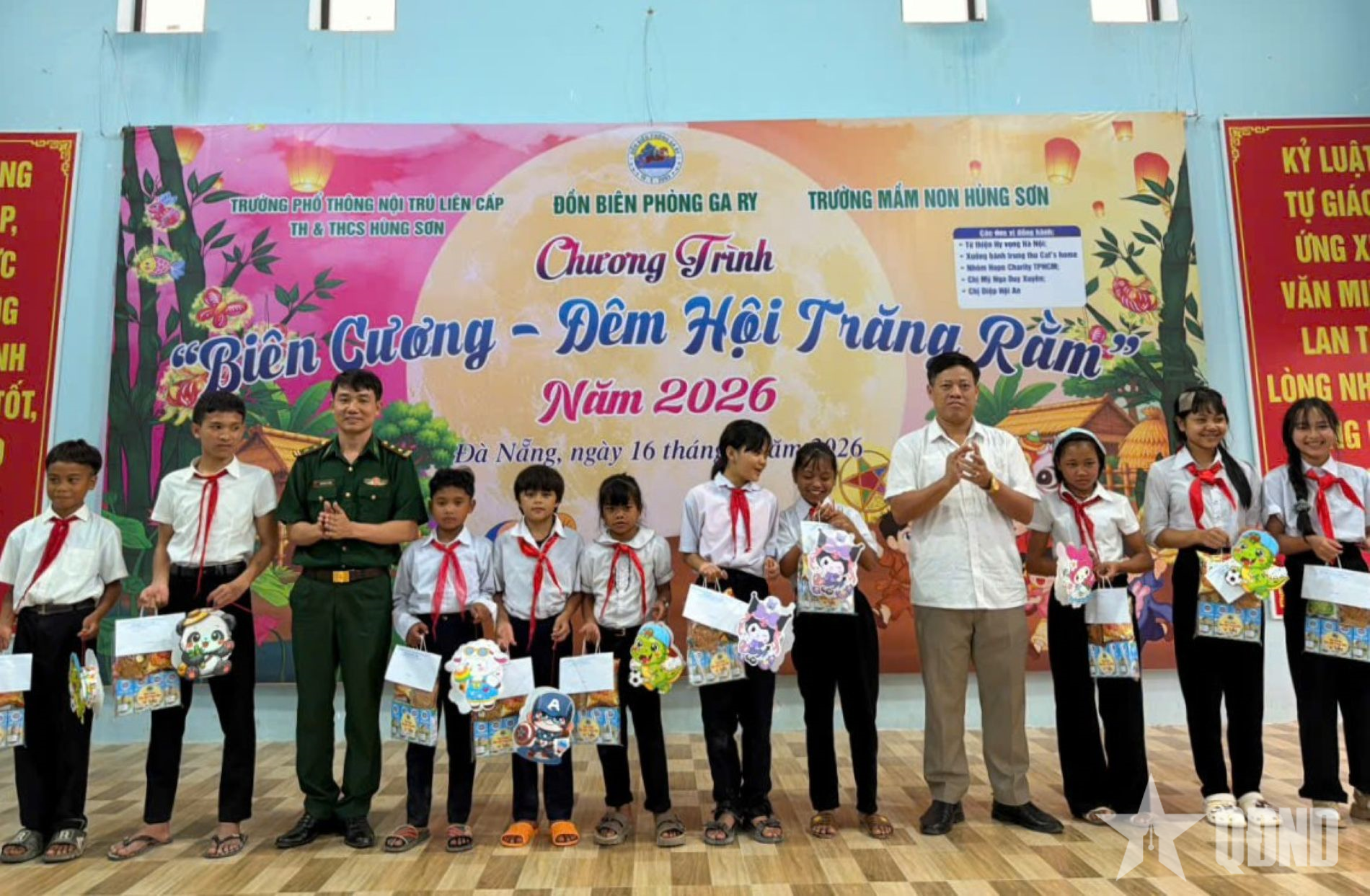 Rộn ràng tiếng trống lân nơi biên giới Hùng Sơn