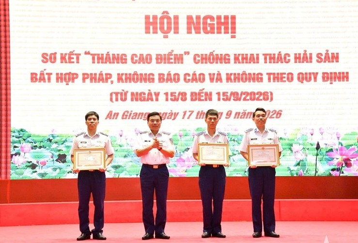 Vùng Cảnh sát biển 4 quyết liệt chống khai thác IUU