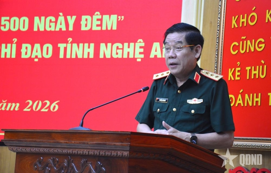 Thượng tướng Nguyễn Văn Gấu kiểm tra kết quả thực hiện Chiến dịch 500 ngày đêm tại Quân khu 4 và tỉnh Nghệ An