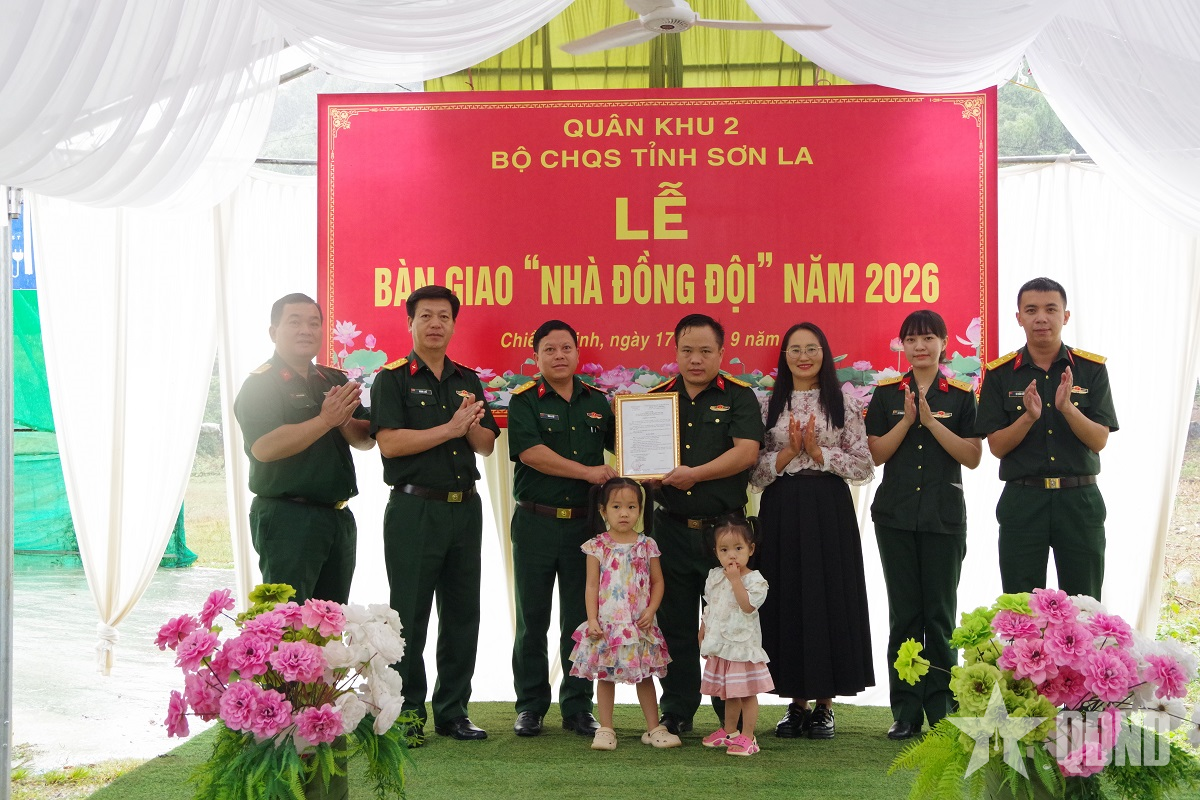 Bộ CHQS tỉnh Sơn La bàn giao Nhà đồng đội tặng gia đình quân nhân khó khăn về nhà ở