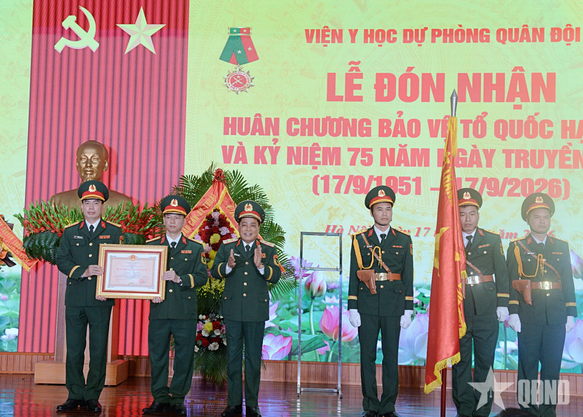 Viện Y học dự phòng Quân đội đón nhận Huân chương Bảo vệ Tổ quốc hạng Nhì