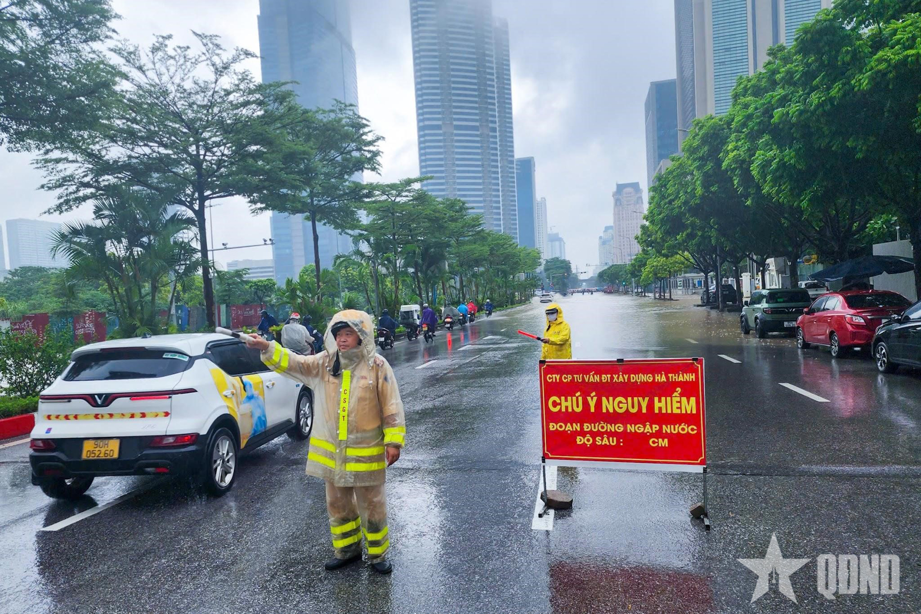 Cảnh sát giao thông Công an TP Hà Nội: Bảo đảm an toàn cho người tham gia giao thông