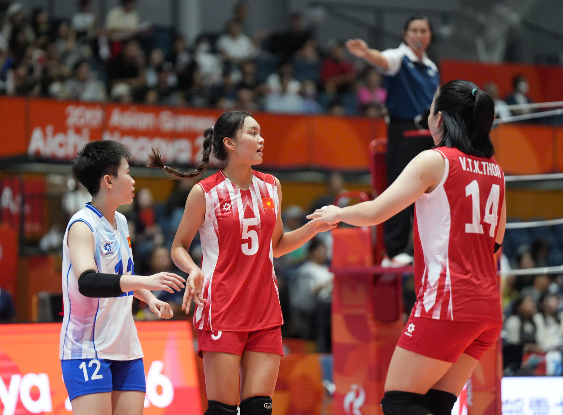 ASIAD 20: Bóng chuyền nữ Việt Nam sớm giành quyền vào tứ kết

