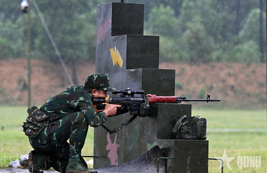Xạ thủ bắn tỉa toàn quân hoàn thành những bài bắn khó
