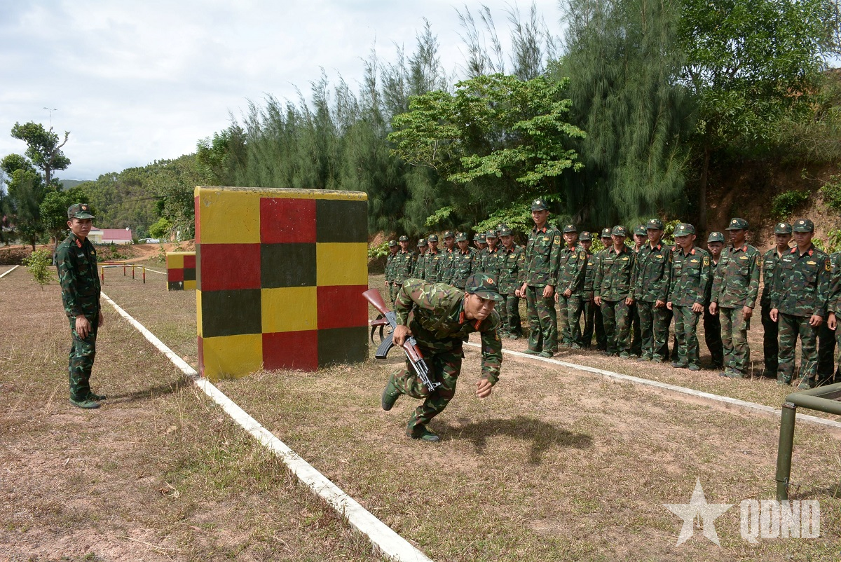 Rèn thể lực đáp ứng yêu cầu nhiệm vụ