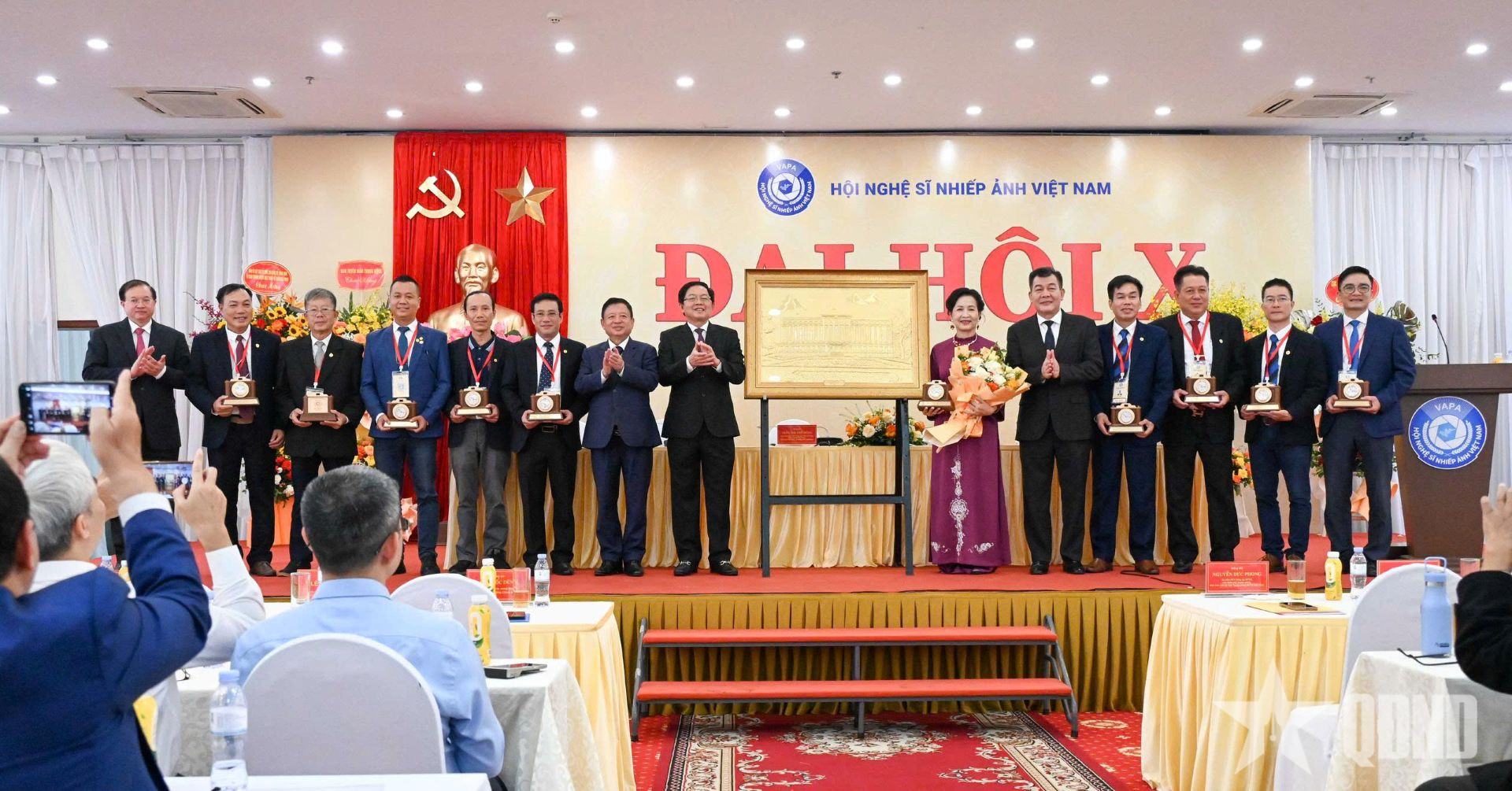 Nghệ sĩ Nhiếp ảnh Trần Thị Thu Đông tái đắc cử Chủ tịch Hội Nghệ sĩ Nhiếp ảnh Việt Nam