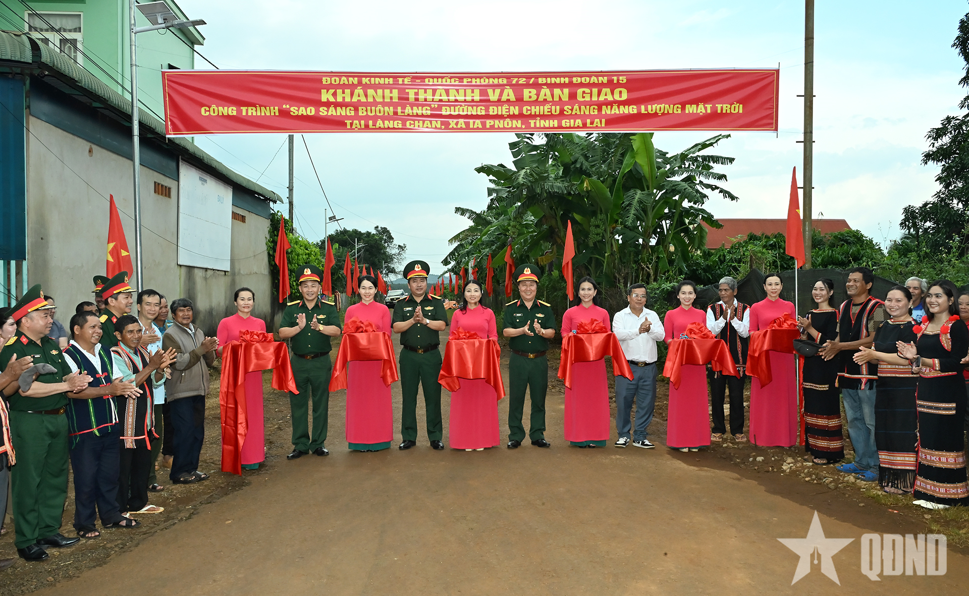 Đoàn Kinh tế - Quốc phòng 72 (Binh đoàn 15) bàn giao công trình 