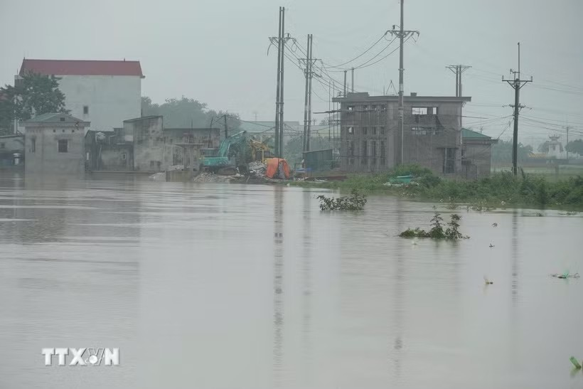 Hà Nội bác tin đồn vỡ đê tả Bùi