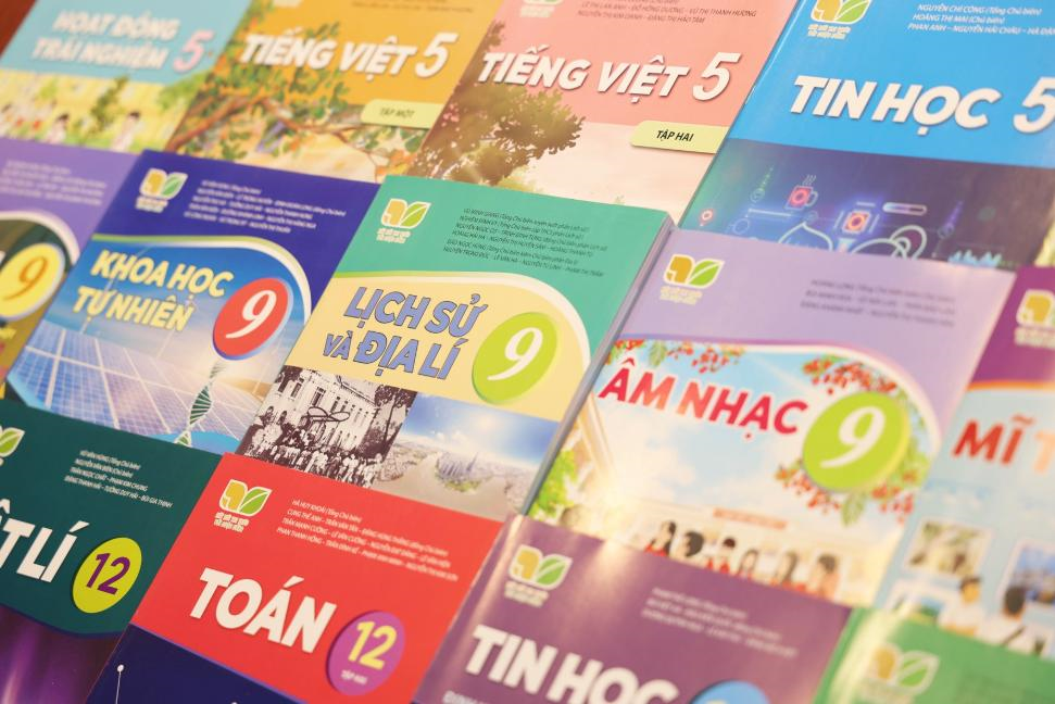 Thủ tướng chỉ đạo huy động tất cả nguồn lực in ấn, cung ứng đủ sách giáo khoa