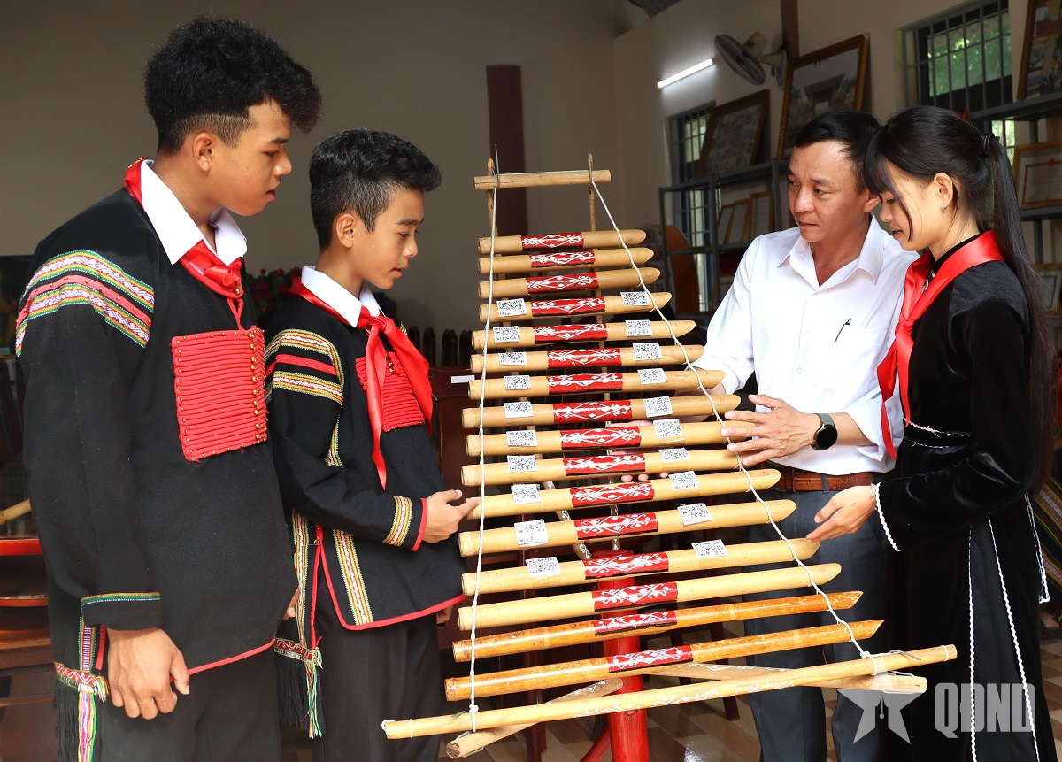 Đàn t’rưng kết hợp công nghệ số