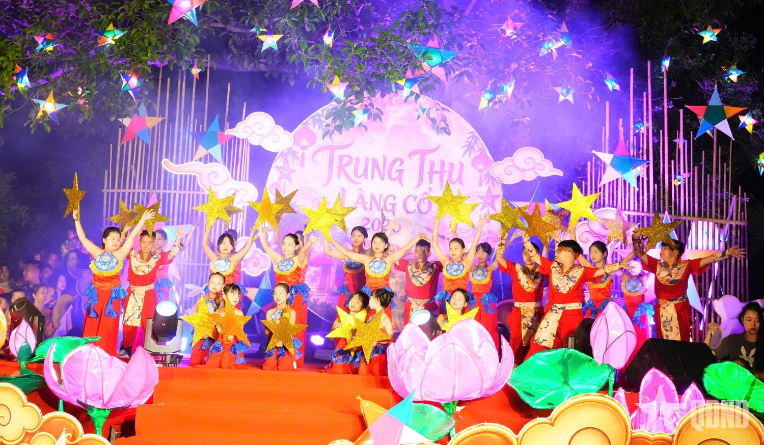 Hà Nội: Rộn ràng “Đêm trăng làng cổ” ở Đường Lâm