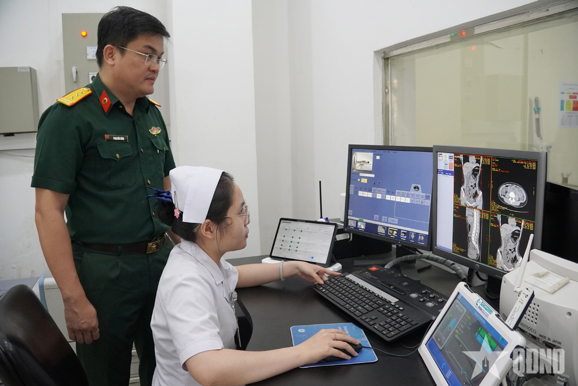 Thượng tá Phan Hữu Hùng tận tâm với người bệnh, sáng tạo vì nhiệm vụ