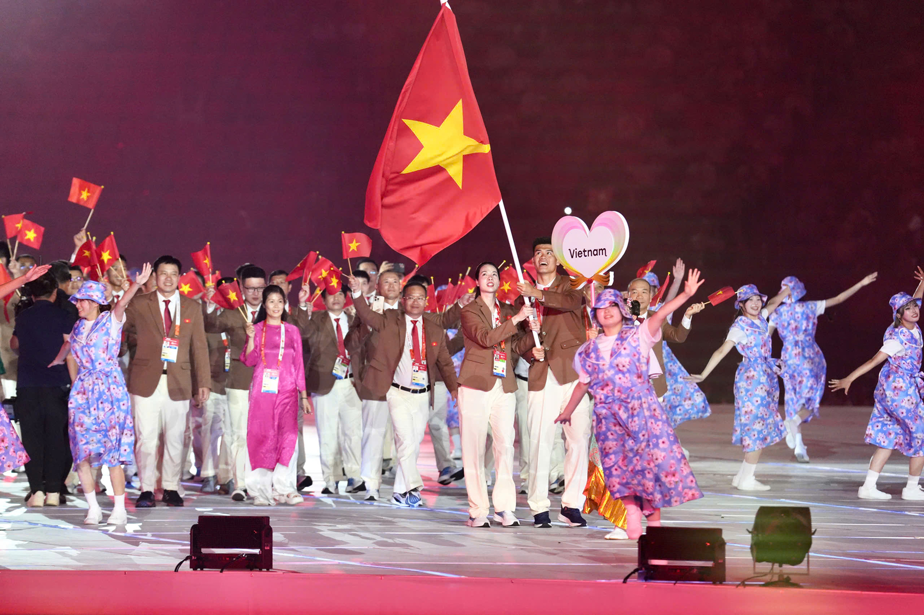 Lễ khai mạc ASIAD 20: Hòa chung nhịp đập trái tim


