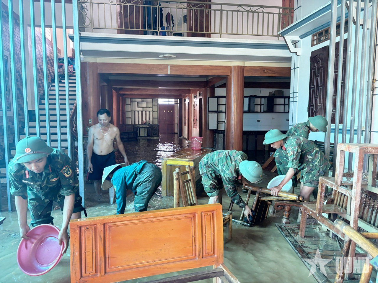 Trung đoàn 48 hơn 200 cán bộ chiến sĩ giúp dân nhanh chóng ổn định cuộc sống