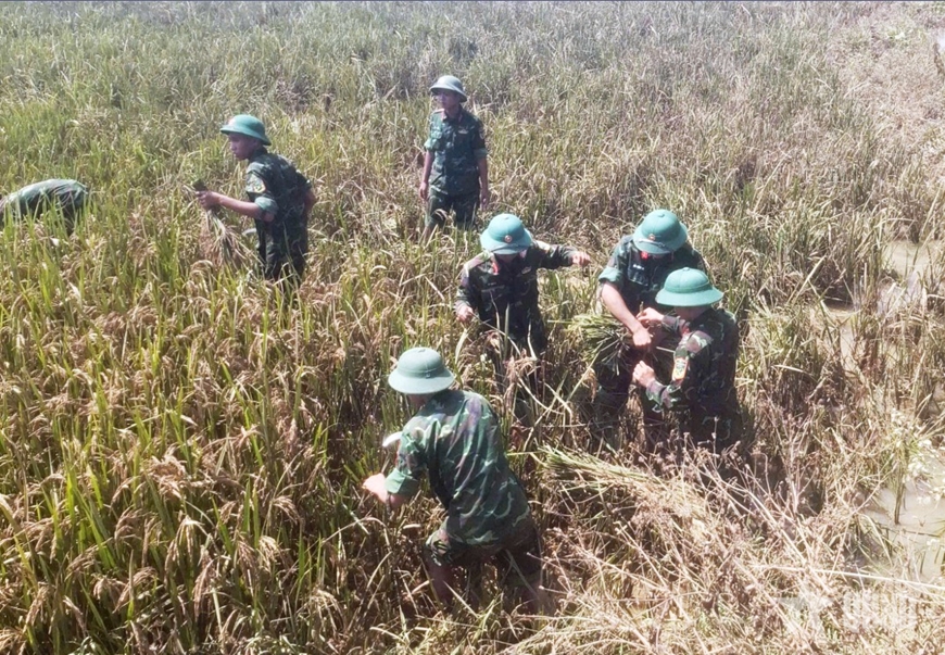 Nước rút đến đâu, bộ đội giúp dân đến đó