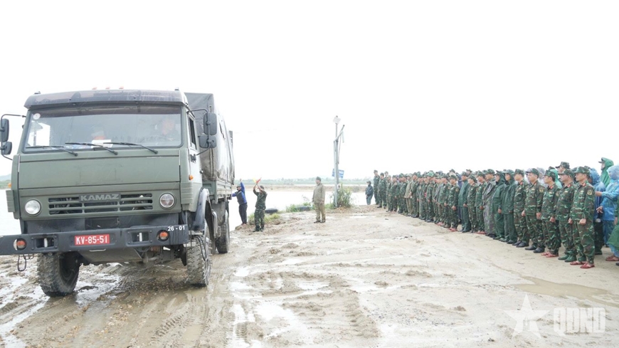 Lực lượng vũ trang Quảng Ngãi nâng cao năng lực ứng phó thiên tai, tìm kiếm cứu nạn