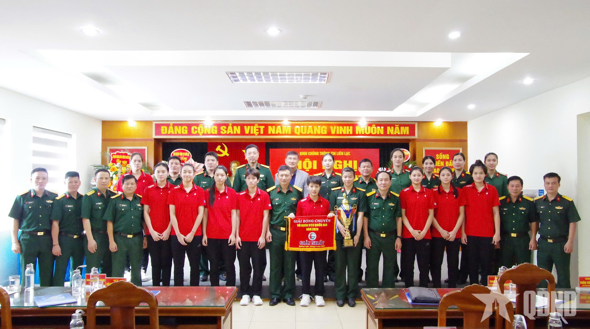 Tuyên dương CLB bóng chuyền Binh chủng Thông tin – Binh đoàn 19 vô địch U23 quốc gia

