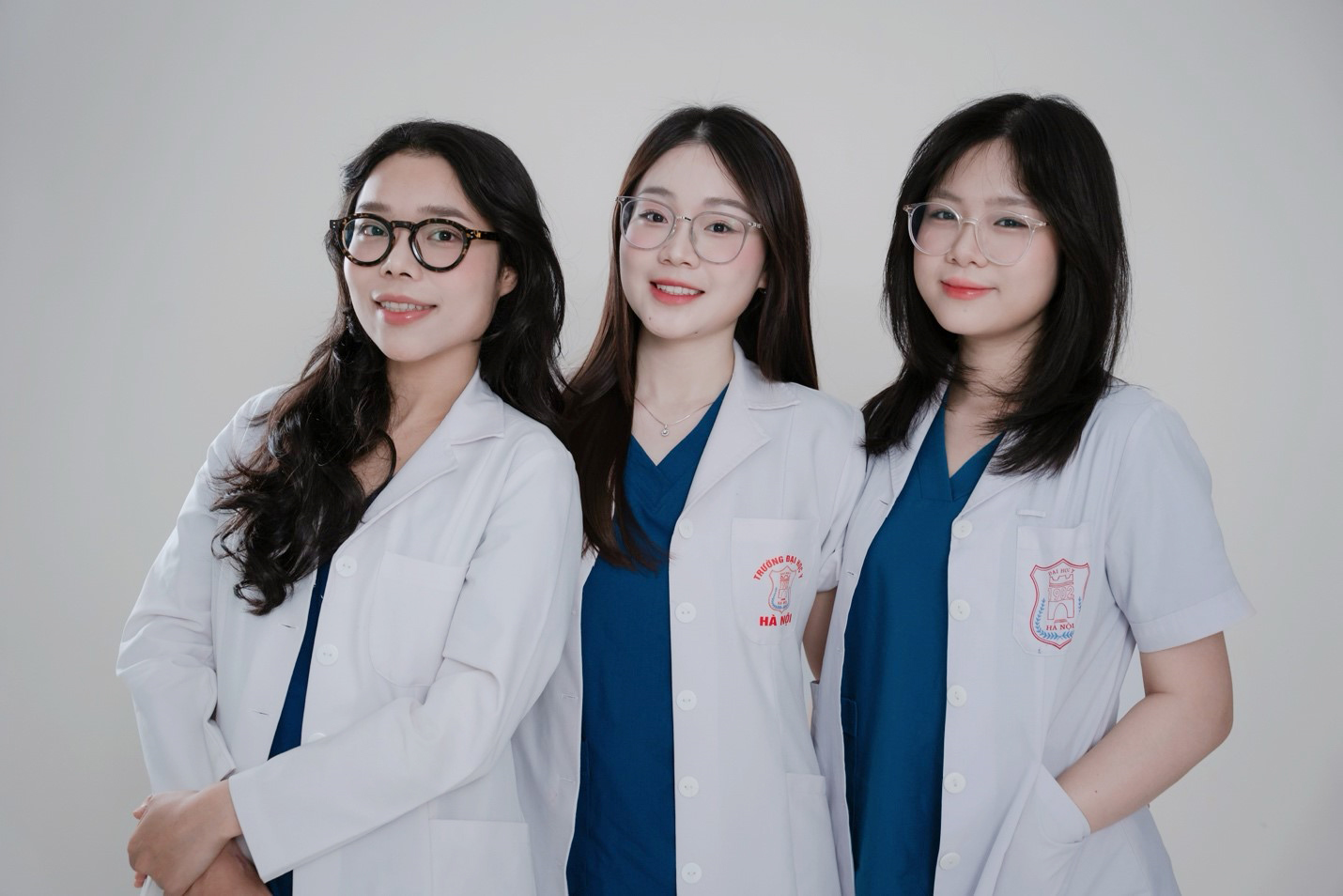 Tình bạn vượt thời gian của ba bác sĩ trẻ

