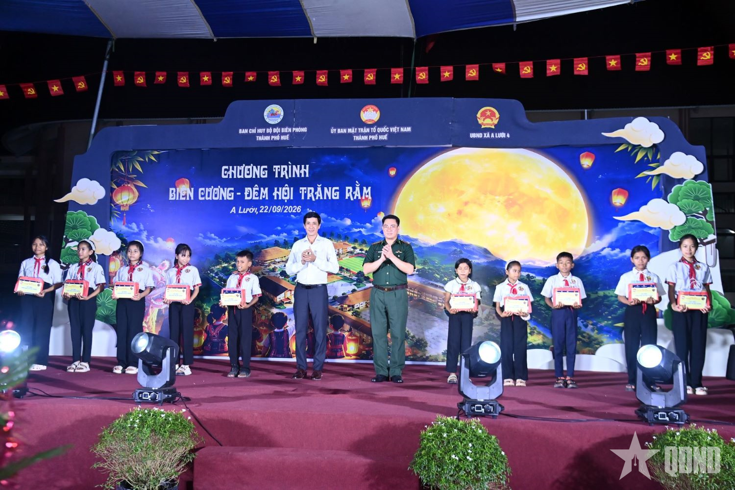 Ấm áp “Biên cương - Đêm hội trăng rằm” tại A Lưới 4