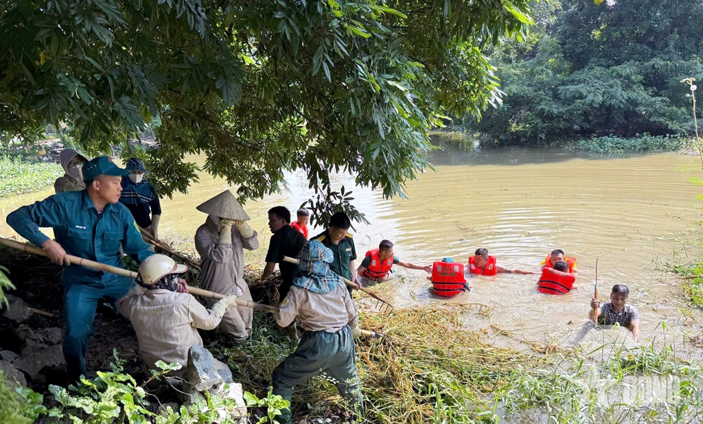 Quân dân Thanh Hóa nỗ lực dọn dẹp sau mưa lũ