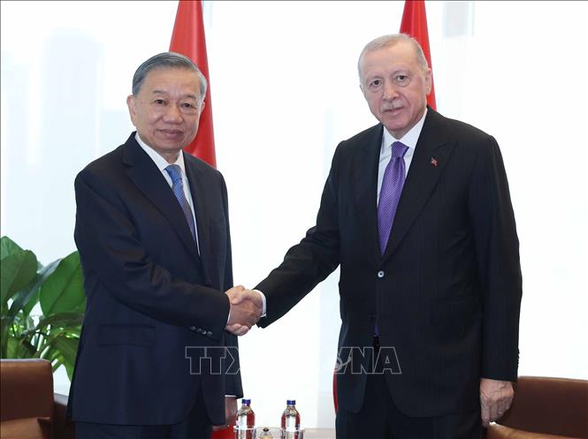 Tổng Bí thư, Chủ tịch nước Tô Lâm gặp Tổng thống Thổ Nhĩ Kỳ Recep Tayyip Erdogan bên lề Đại hội đồng Liên hợp quốc khóa 81