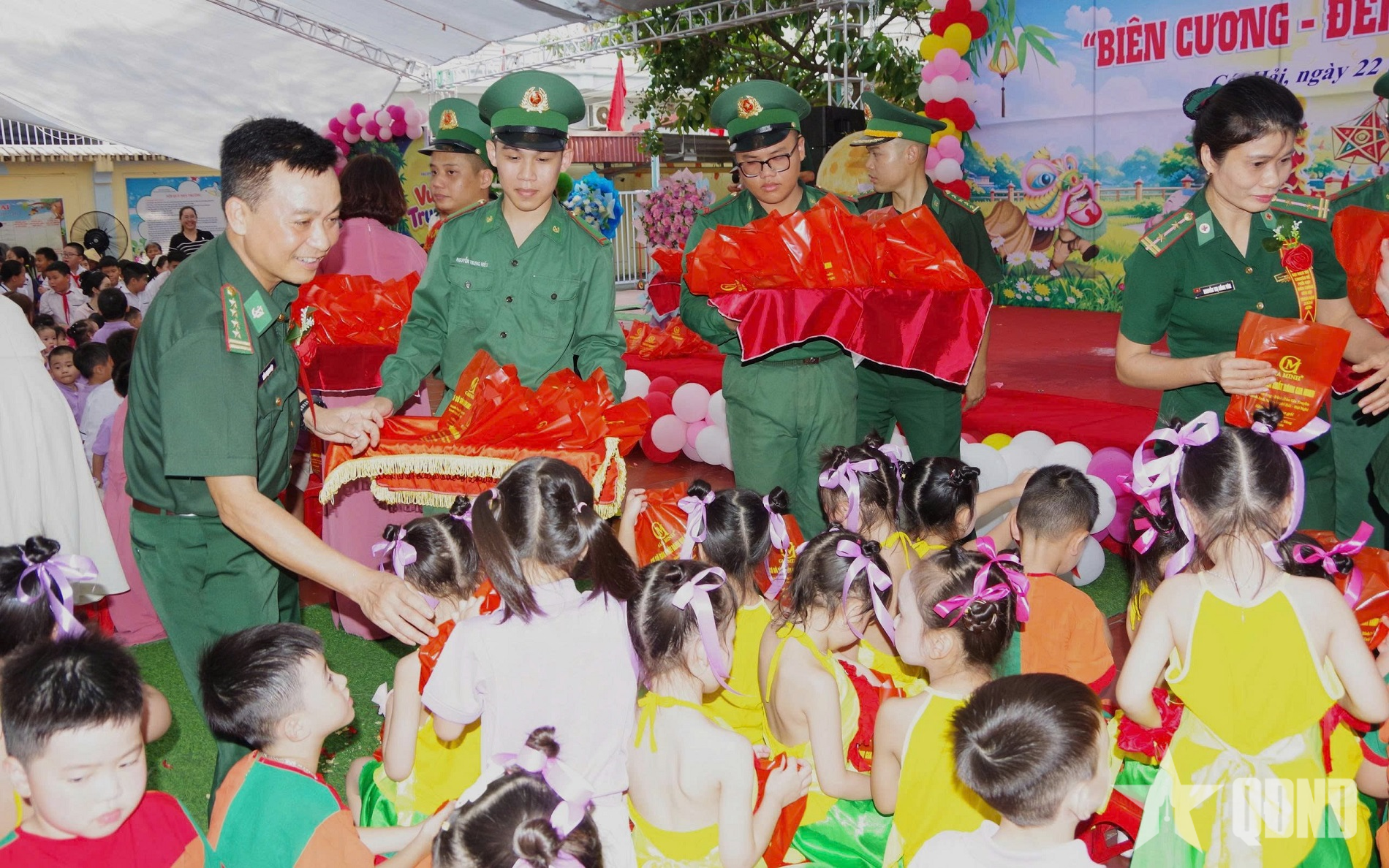 Chương trình “Biên cương - Đêm hội trăng rằm” tại vùng biên giới biển TP Hải Phòng