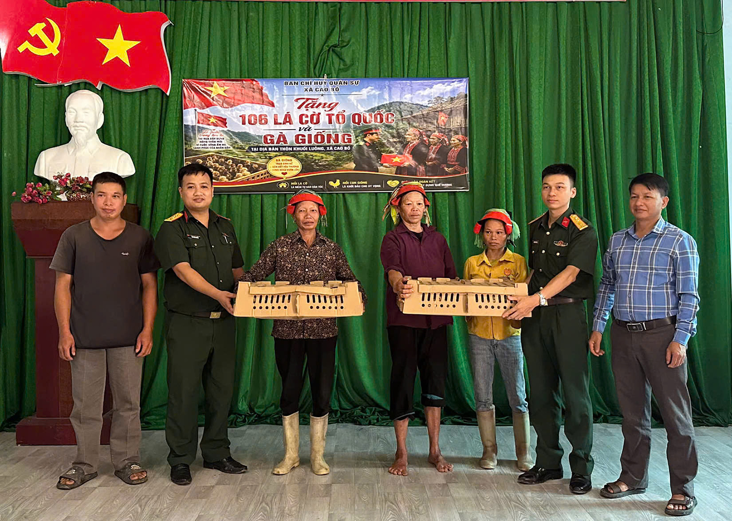 Cờ đỏ trên bản, sinh kế trong nhà