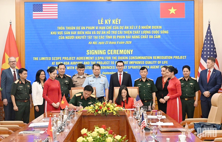 Việt Nam - Hoa Kỳ k&yacute; kết thỏa thuận thực hiện c&aacute;c dự &aacute;n khắc phục hậu quả chiến tranh