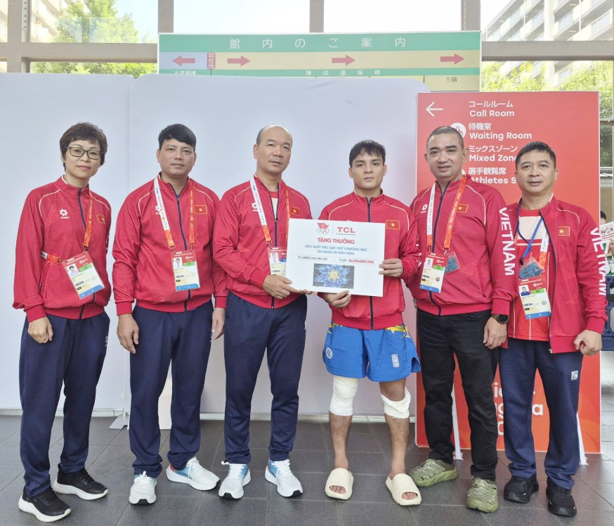 Đinh Văn Tâm và tấm huy chương bạc quý như vàng