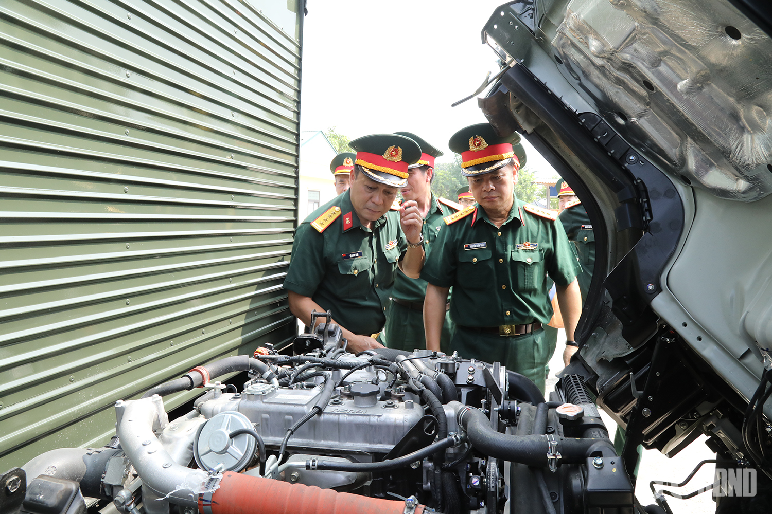 Tổng cục Hậu cần-Kỹ thuật nghiệm thu xe ô tô phục vụ tìm kiếm, quy tập hài cốt liệt sĩ