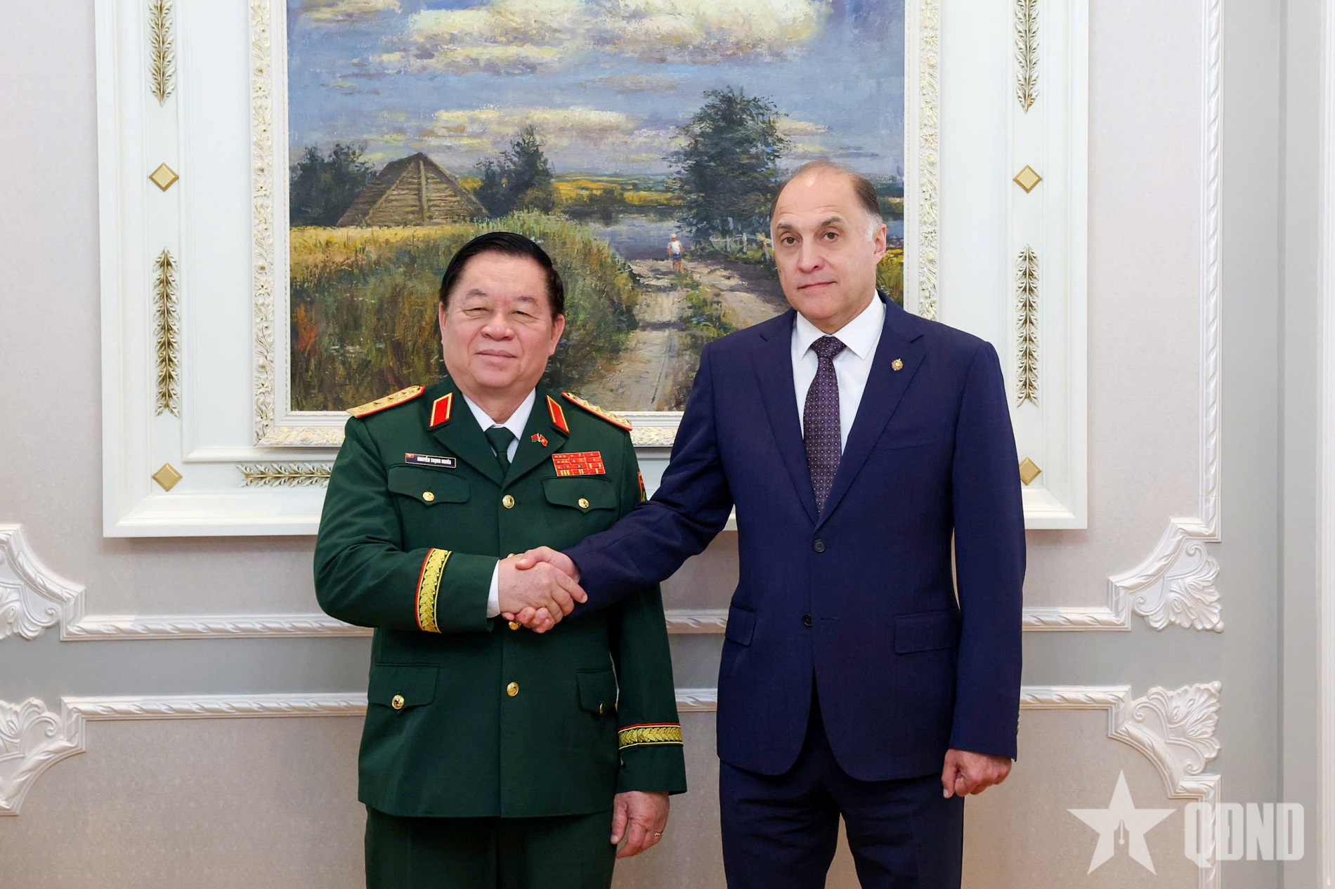 Đại tướng Nguyễn Trọng Nghĩa chào xã giao Thư ký Hội đồng An ninh Quốc gia Cộng hòa Belarus