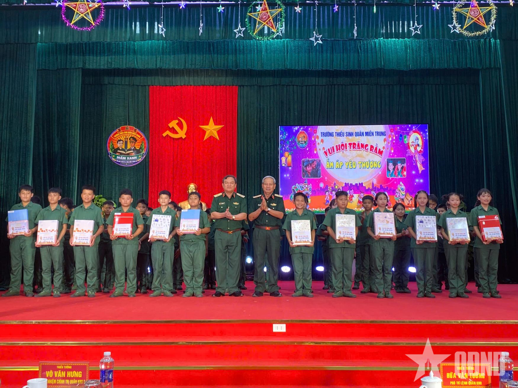Rộn ràng Tết Trung thu tại Trường Thiếu sinh quân miền Trung