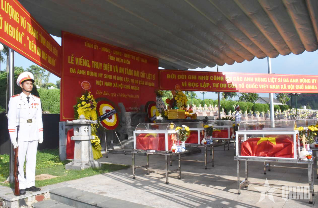 Điện Biên tổ chức lễ viếng, truy điệu và an táng hài cốt liệt sĩ

