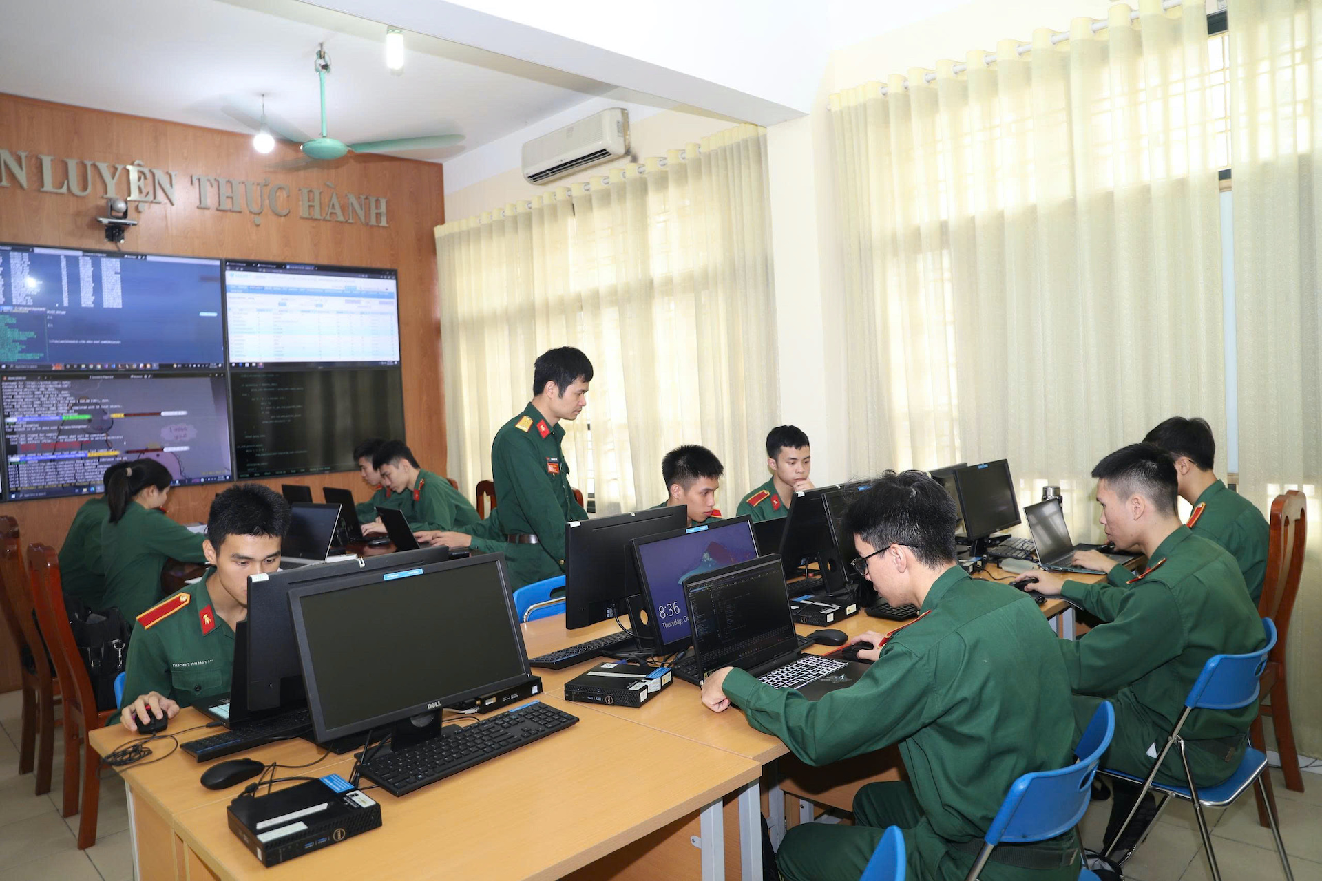 Doanh trại sáng, xanh, sạch, đẹp ở Học viện Kỹ thuật Quân sự