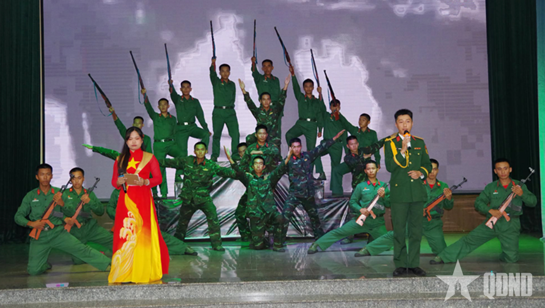 Lữ đoàn Phòng không 77 (Quân khu 7) sôi nổi các hoạt động chào mừng kỷ niệm 53 năm Ngày truyền thống