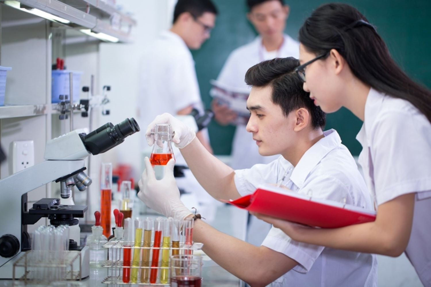 Tạo dựng môi trường và cơ chế để thu hút nhân tài