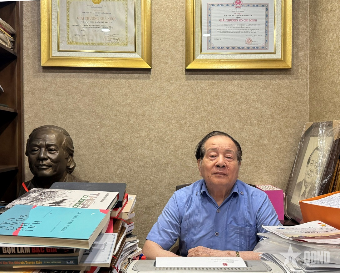 Nhà thơ Hữu Thỉnh tự hào là lính xe tăng
